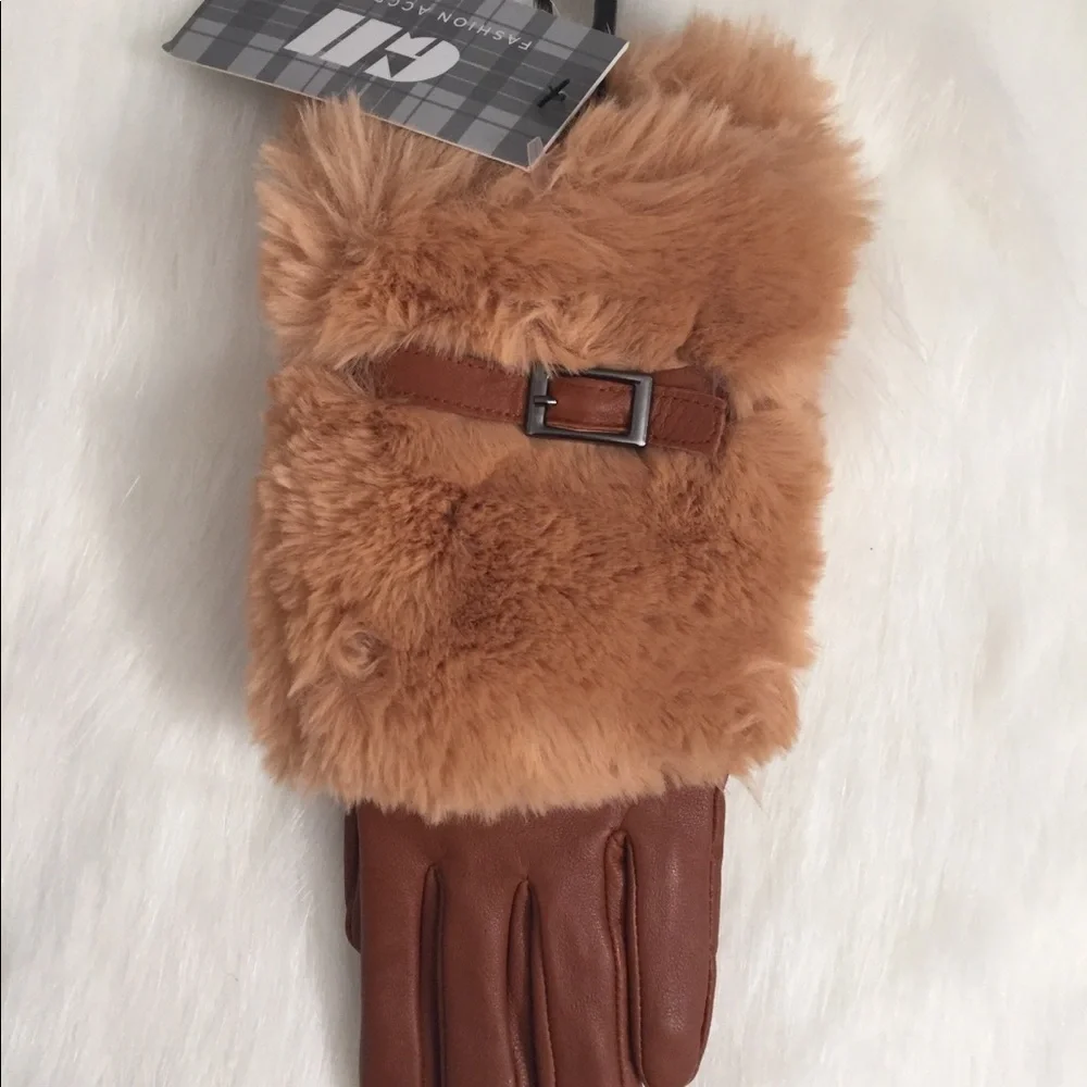 GH Faux Fur Buckle Gloves NWT